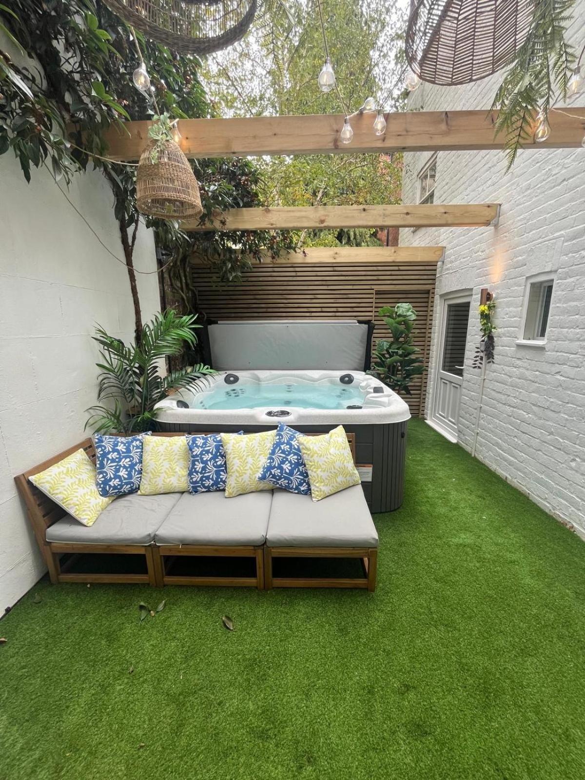 Town Centre Apartment With Hot Tub كيلتنهام المظهر الخارجي الصورة