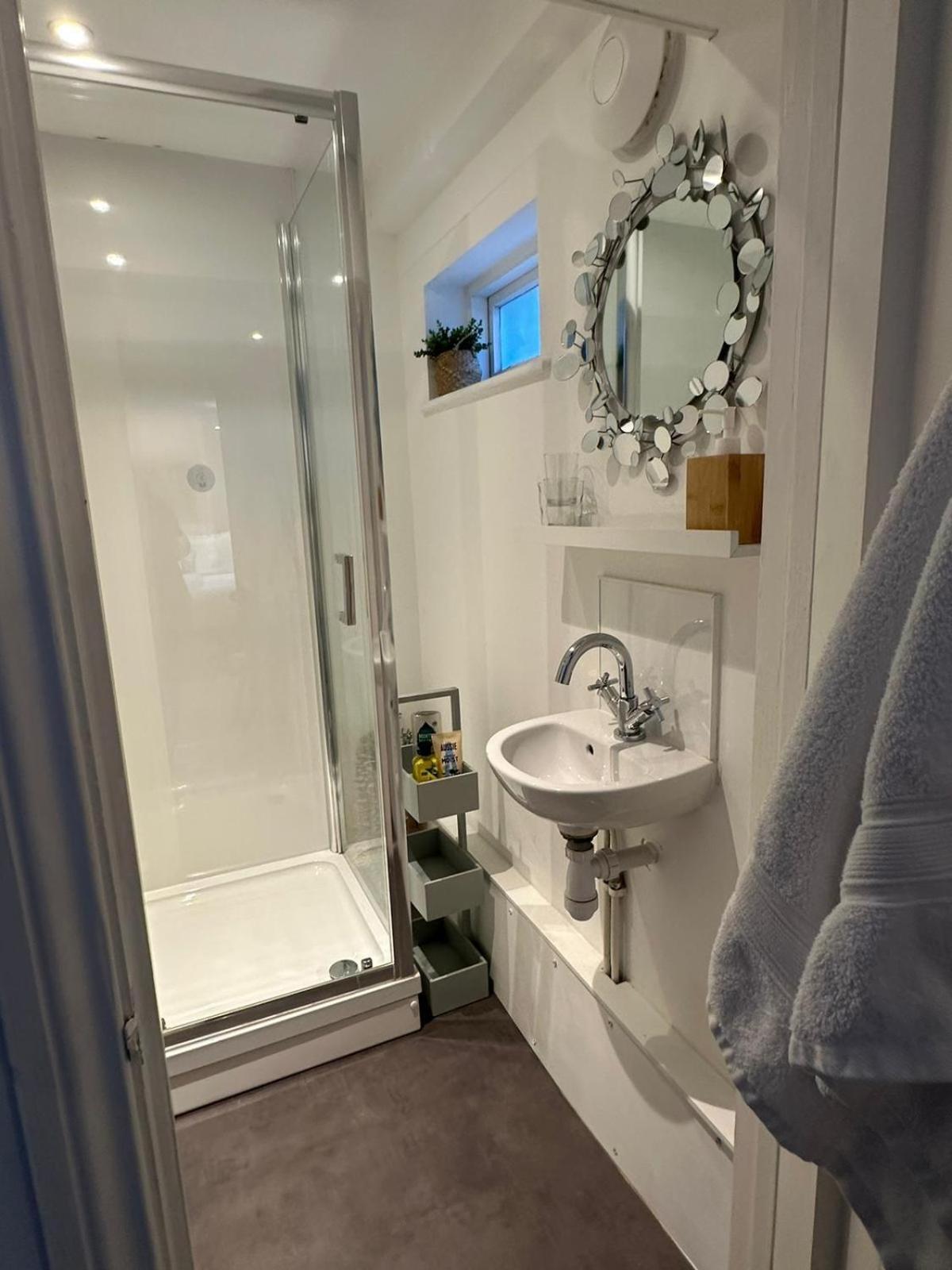 Town Centre Apartment With Hot Tub كيلتنهام المظهر الخارجي الصورة
