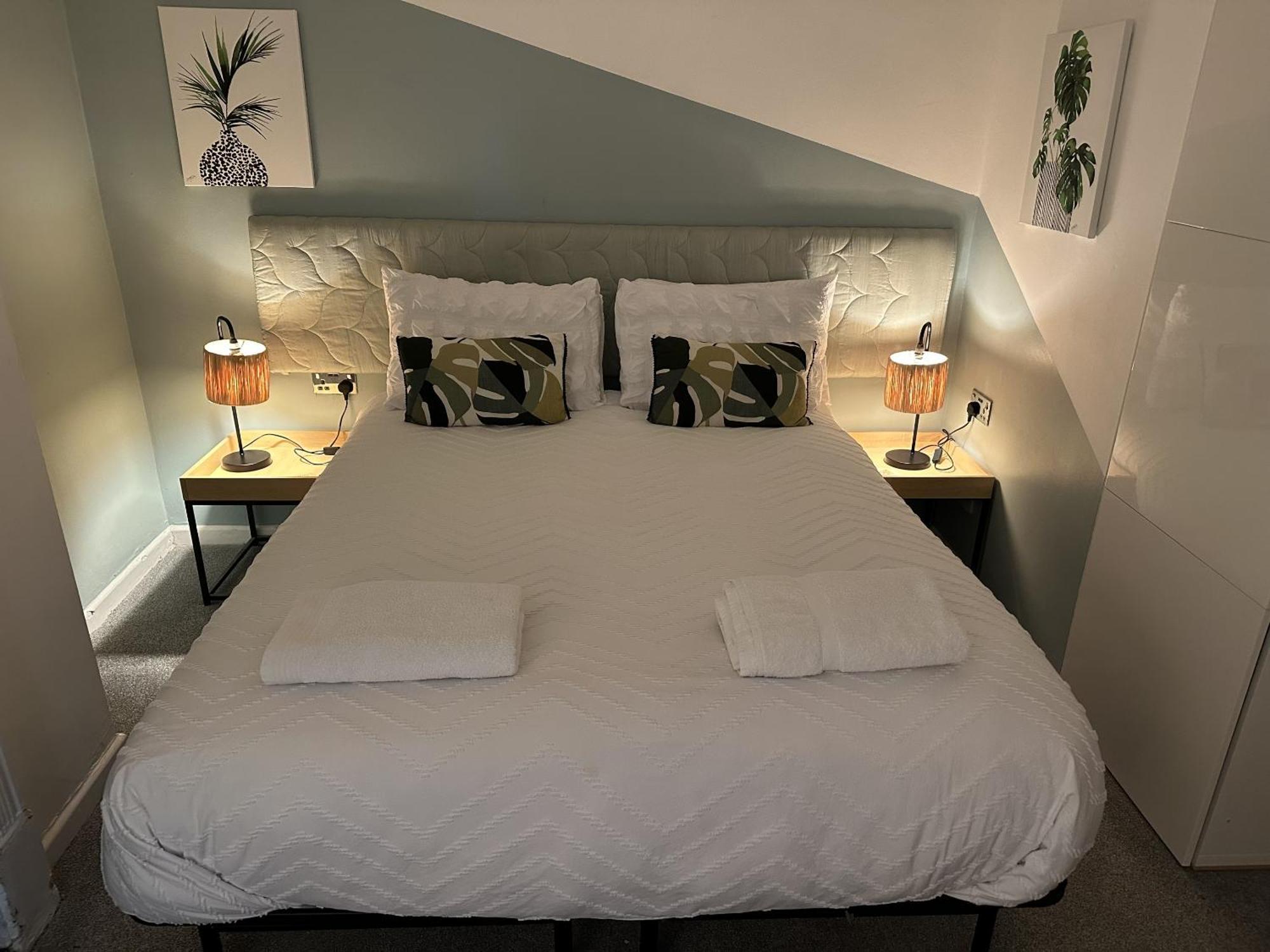 Town Centre Apartment With Hot Tub كيلتنهام المظهر الخارجي الصورة